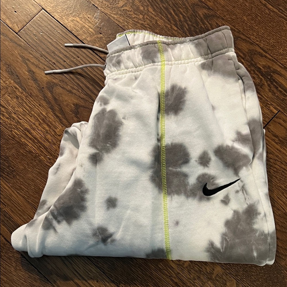 Nike women’s Fleece Tie-Dye Joggers - Gray and white
